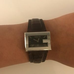 Gucci authentic leather band watch